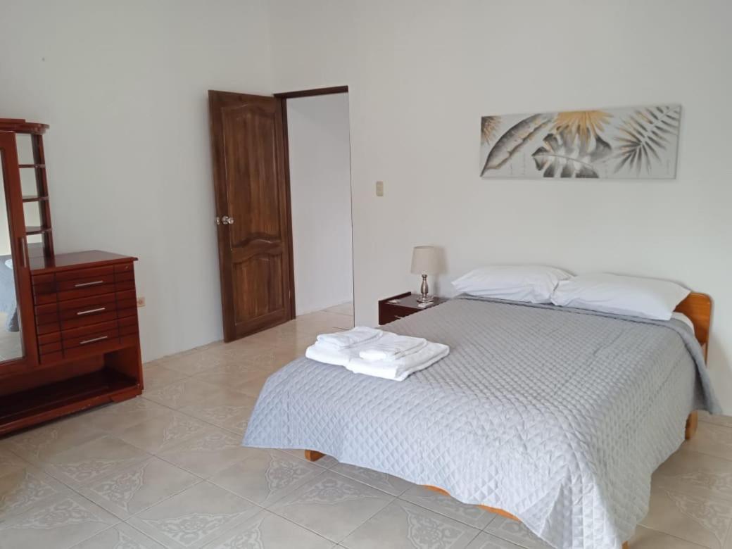 Apartahotel Casa Soleil Puerto Villamil Zimmer foto